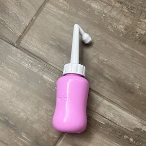 Frida Mom Pink Peri Bottle